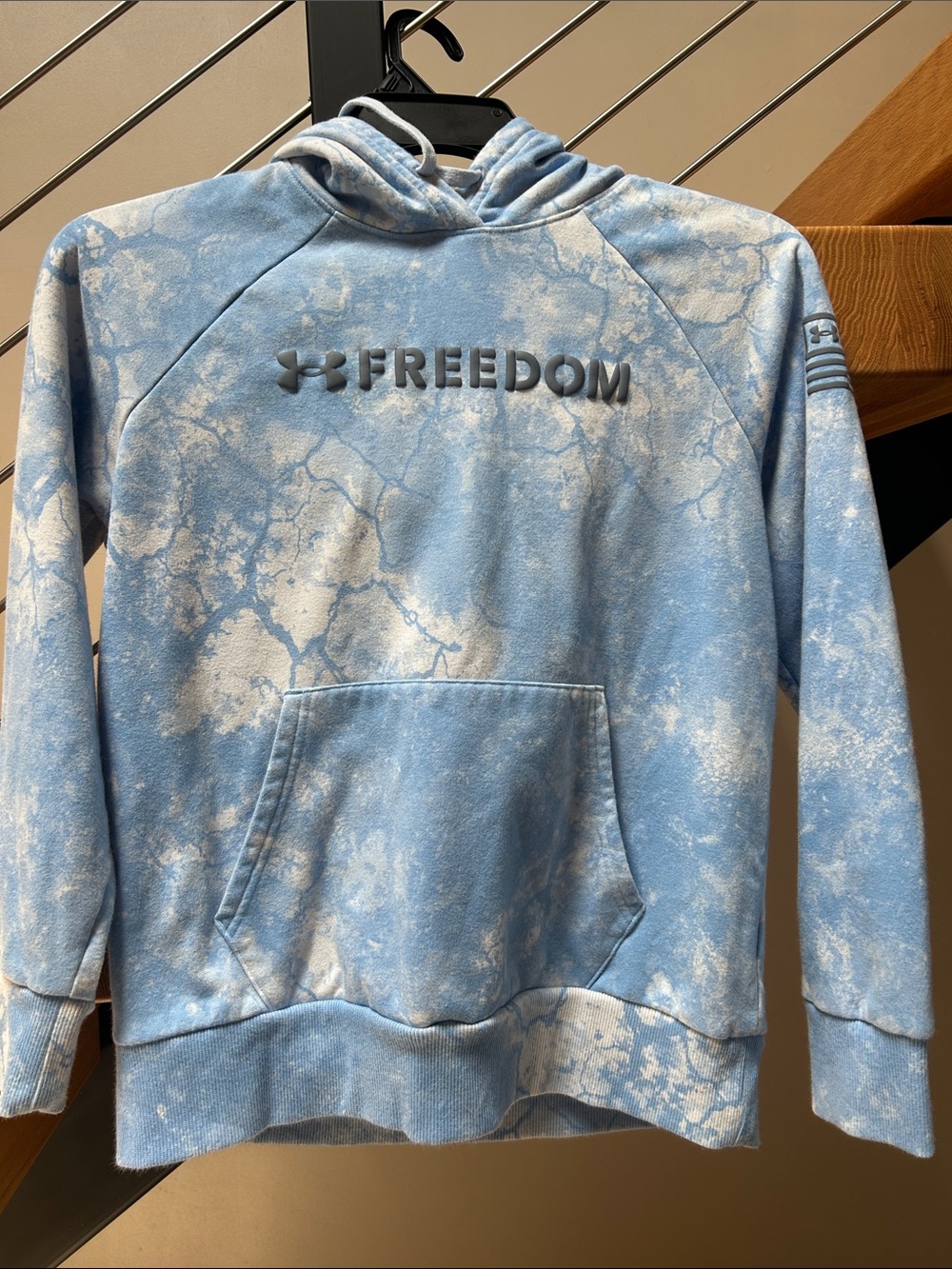 Under Armour Light Blue & White Tie-Dye Freedom HoodieB017